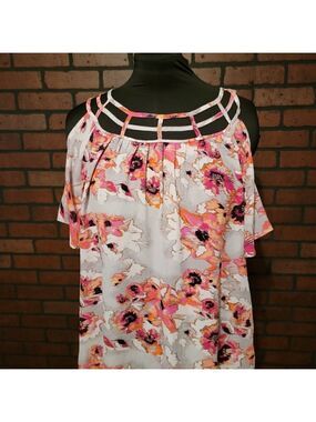 Free 2 Luv 1X open scoop neck detail.  Cold shoulder top